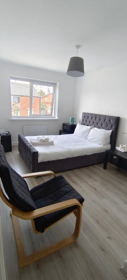 Vishisamarth H8: Central Stay with Free Parking & Snacks Manchester Exterior photo